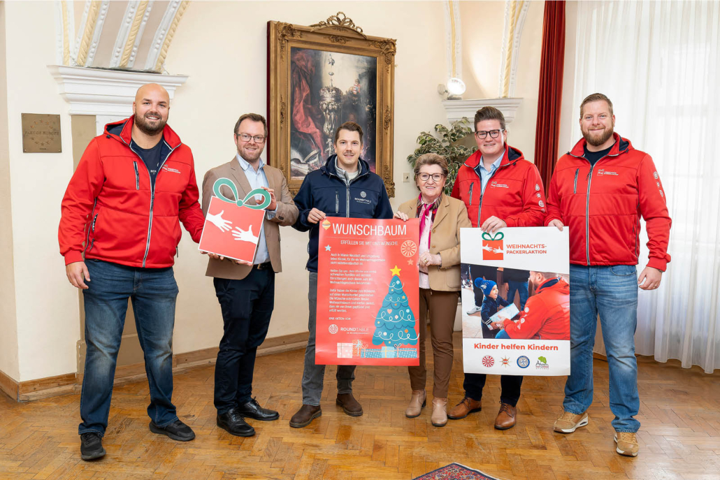 Weihnachtspackerlaktion und Wunschbaum 2025 in Wiener Neustadt Serviceprojekt Round Table