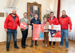 Weihnachtspackerlaktion und Wunschbaum 2025 in Wiener Neustadt Serviceprojekt Round Table